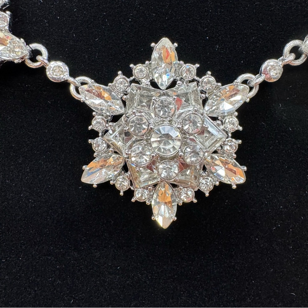 Talbots Silver Rhinestone Chunky Sparkle Snowflake Statement Necklace - Picture 4 of 7